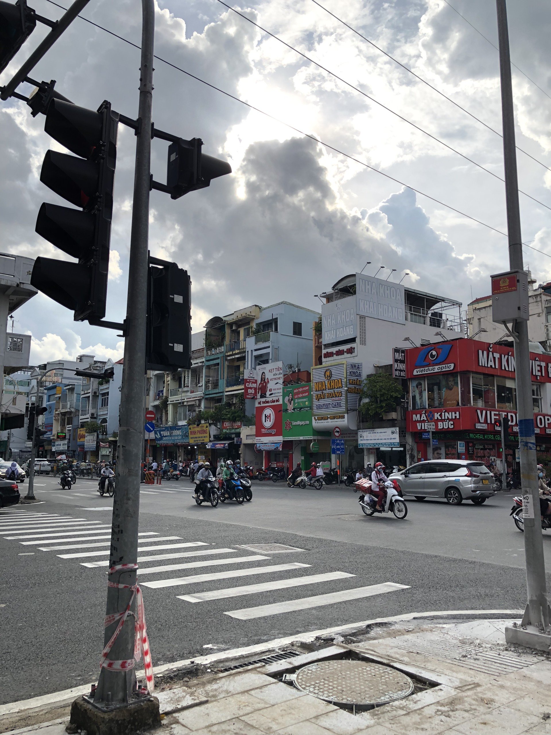 Cho thuê mặt bằng lối đi riêng mặt tiền Phan Đăng Lưu , Phường 3 , Quận Phú Nhuận
